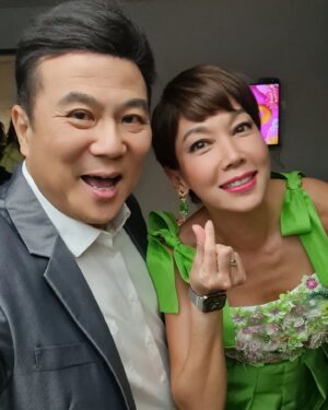 Jack Neo Instagram - 那天去电视台宣传电影，结果遇到了很多老朋友，俊男美女。。。