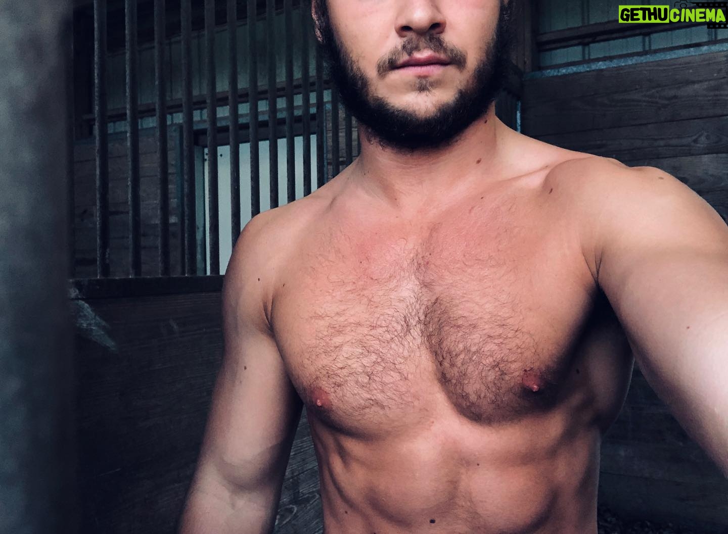 Jack Perry - 9.4K Likes - Struggling a bit to find things to share. I’ve grown my best attempt at a beard and gained a little weight. I’ll do some flips or something soon. Hope everyone is well.
#stayhome #staysafe