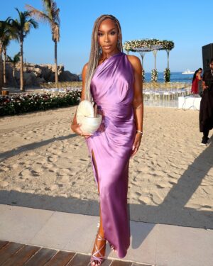 Jackie Aina Instagram - Imagine celebrating 20 years of ANYTHING, let alone a whole marriage!!! Congratulations @kevonstage and @mrskevonstage 🫶🏾 from the dress code, the decor, photography, FOOD! and hotel venue?! everything and everybody ATE. the commitment to excellence is apparent in any and all that you both do. Denis and I look forward to catching up to you both some day, rub summa dat 20 years on us okayyyy!!! 🥰😍🫶🏾 #foreverfredericks

Comment SHOP below to receive a DM with the link to shop this post on my LTK ⬇ https://liketk.it/4JQ2I