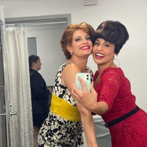 Jackie Burns Instagram - “Here’s looking at you kid”. And what a Beautiful time it was! My first time at the @themuny and it did not disappoint!!!! ❤️ 
•
•
•
•
#musical #musicaltheatre #beautiful #beautifulthecarolekingmusical #caroleking #regional #theater #summer #summervibes #summercamp #singer
