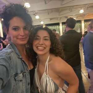Jackie Burns Instagram - “Here’s looking at you kid”. And what a Beautiful time it was! My first time at the @themuny and it did not disappoint!!!! ❤️ 
•
•
•
•
#musical #musicaltheatre #beautiful #beautifulthecarolekingmusical #caroleking #regional #theater #summer #summervibes #summercamp #singer