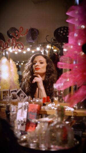 Jackie Burns Instagram - 🔥 INTRODUCING the incredible Jackie Burns as Tess in #BurlesqueTheMusical 🔥

Broadway’s longest-running Elphaba, we are honoured to have Jackie joining our cast. Welcome to Burlesque darling 😏✨