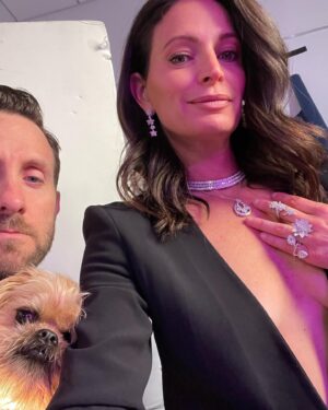 Jackie Burns Instagram - “I GOT IT AT JARED’S”. Part 2.  Actually it was bring your girlfriend to work day @sothebys where I got to live my best Marilyn Monroe fantasy. And let me tell you Diamond ‘s really are a girls best friend. 💎