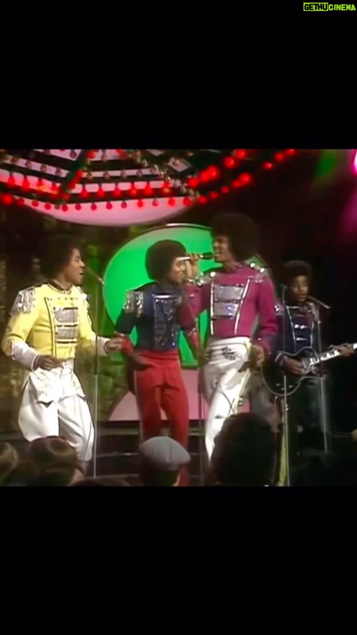 Jackie Jackson - 17.3K Likes - 𝗠𝗢𝗡𝗗𝗔𝗬 𝗠𝗢𝗧𝗜𝗩𝗔𝗧𝗜𝗢𝗡🕺
𝗣𝗲𝗿𝗳𝗼𝗿𝗺𝗶𝗻𝗴 ‘𝗦𝗵𝗼𝘄 𝗬𝗼𝘂 𝗧𝗵𝗲 𝗪𝗮𝘆’ 𝗹𝗶𝘃𝗲 𝗶𝗻 𝗟𝗼𝗻𝗱𝗼𝗻, 𝗨𝗞 𝗶𝗻 𝟭𝟵𝟳𝟳🇬🇧
#Jackson5
#Jacksons
#MondayMotivation
#J5