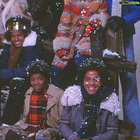 Jackie Jackson - 3.1K Likes - 𝐅𝐨𝐫 𝐭𝐡𝐨𝐬𝐞 𝐨𝐟 𝐲𝐨𝐮 𝐰𝐡𝐨 𝐥𝐨𝐯𝐞 𝐂𝐡𝐫𝐢𝐬𝐭𝐦𝐚𝐬, 𝐰𝐞 𝐰𝐢𝐬𝐡 𝐲𝐨𝐮 𝐣𝐨𝐲.
𝐅𝐨𝐫 𝐭𝐡𝐨𝐬𝐞 𝐨𝐟 𝐲𝐨𝐮 𝐰𝐡𝐨 𝐟𝐢𝐧𝐝 𝐂𝐡𝐫𝐢𝐬𝐭𝐦𝐚𝐬 𝐝𝐢𝐟𝐟𝐢𝐜𝐮𝐥𝐭, 𝐰𝐞 𝐰𝐢𝐬𝐡 𝐲𝐨𝐮 𝐩𝐞𝐚𝐜𝐞.
𝐅𝐨𝐫 𝐭𝐡𝐨𝐬𝐞 𝐨𝐟 𝐲𝐨𝐮 𝐰𝐡𝐨 𝐦𝐚𝐲 𝐟𝐞𝐞𝐥 𝐬𝐚𝐝 𝐚𝐭 𝐂𝐡𝐫𝐢𝐬𝐭𝐦𝐚𝐬, 𝐰𝐞 𝐰𝐢𝐬𝐡 𝐲𝐨𝐮 𝐜𝐨𝐦𝐟𝐨𝐫𝐭.
-𝐓𝐡𝐞 𝐉𝐚𝐜𝐤𝐬𝐨𝐧𝐬