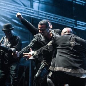 Jackie Jackson Instagram - 𝗪𝗲’𝗿𝗲 𝗮𝗹𝗹 𝘀𝗺𝗶𝗹𝗲𝘀 𝗮𝘀 𝘄𝗲 𝗿𝗲𝗰𝗮𝗽 𝗮𝗻𝗼𝘁𝗵𝗲𝗿 𝘄𝗲𝗲𝗸𝗲𝗻𝗱 𝗼𝗳 𝘀𝘂𝗰𝗰𝗲𝘀𝘀𝗳𝘂𝗹 𝘀𝗵𝗼𝘄𝘀🕺 𝗪𝗵𝗼 𝗮𝗿𝗲 𝘄𝗲 𝘀𝗲𝗲𝗶𝗻𝗴 𝘁𝗼𝗻𝗶𝗴𝗵𝘁 @favcolmar⁉️

📸 @martelus.photo 

#JackieJackson
#Jacksons
#Jackson5
#MondayMood