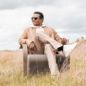Jackie Jackson Instagram - 𝗜’𝘃𝗲 𝗯𝗲𝗲𝗻 𝘁𝗵𝗶𝗻𝗸𝗶𝗻𝗴 𝗮𝗯𝗼𝘂𝘁 𝘁𝗵𝗶𝘀 𝗳𝗼𝗿 𝘀𝗼 𝗹𝗼𝗻𝗴; 𝗟𝘂𝘅𝘂𝗿𝘆 𝗙𝘂𝗿𝗻𝗶𝘁𝘂𝗿𝗲, 𝗺𝗮𝗱𝗲 𝗳𝗿𝗼𝗺 𝗿𝗲𝗰𝗹𝗮𝗶𝗺𝗲𝗱 𝗺𝗮𝘁𝗲𝗿𝗶𝗮𝗹𝘀. 𝗧𝗼𝘂𝗴𝗵 𝗮𝗻𝗱 𝗿𝗼𝗯𝘂𝘀𝘁. 𝗜𝘁’𝘀 𝗲𝗻𝘁𝗶𝗿𝗲𝗹𝘆 𝗽𝗼𝘀𝘀𝗶𝗯𝗹𝗲.
𝗦𝗼 𝗹𝗲𝘁’𝘀 𝗱𝗼 𝘁𝗵𝗮𝘁 @hayvenhurst!

#Hayvenhurst
#JackieJackson
#EcoFriendlyLiving
#HomeDecor