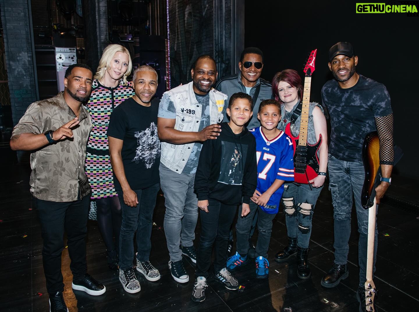 Jackie Jackson - 2.5K Likes - 𝗜𝘁 𝘄𝗮𝘀 𝗮 𝗽𝗹𝗲𝗮𝘀𝘂𝗿𝗲 𝗺𝗲𝗲𝘁𝗶𝗻𝗴 𝘁𝗵𝗲 𝘁𝗮𝗹𝗲𝗻𝘁𝗲𝗱 @mjthemusical 𝗰𝗮𝘀𝘁 & 𝗰𝗿𝗲𝘄!🙏 𝗗𝗼𝗻’𝘁 𝘄𝗮𝗹𝗸, 𝗿𝘂𝗻 𝘁𝗼 𝗴𝗼 𝘀𝗲𝗲 𝘁𝗵𝗶𝘀 𝗽𝗿𝗼𝗱𝘂𝗰𝘁𝗶𝗼𝗻🎭 𝗨𝗻𝘁𝗶𝗹 𝗻𝗲𝘅𝘁 𝘁𝗶𝗺𝗲!🎬
📸 @andyhenderson
#MJTheMusical
#Broadway
#MichaelJackson
#Jackson5