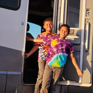 Jackie Jackson Instagram - 𝗠𝗼𝗿𝗲 𝘀𝗰𝗲𝗻𝗲𝘀 𝗳𝗿𝗼𝗺 𝗼𝘂𝗿 𝗲𝗽𝗶𝗰 𝗿𝗼𝗮𝗱 𝘁𝗿𝗶𝗽 𝘄𝗶𝘁𝗵 @_blacksford🚐 𝗜 𝘀𝗽𝗲𝗻𝘁 𝗺𝗼𝘀𝘁 𝗼𝗳 𝗺𝘆 𝗹𝗶𝗳𝗲 𝗼𝗻 𝘁𝗵𝗲 𝗿𝗼𝗮𝗱 𝘁𝗼𝘂𝗿𝗶𝗻𝗴 𝘀𝗼 𝗶𝘁 𝘄𝗮𝘀 𝗻𝗶𝗰𝗲 𝘁𝗼 𝗴𝗲𝘁 𝗯𝗲𝗵𝗶𝗻𝗱 𝘁𝗵𝗲 𝘄𝗵𝗲𝗲𝗹 𝗳𝗼𝗿 𝗼𝗻𝗰𝗲 𝗮𝗻𝗱 𝗲𝗻𝗷𝗼𝘆 𝘁𝗵𝗲 𝗮𝗺𝗲𝗻𝗶𝘁𝗶𝗲𝘀 𝗼𝘂𝗿 𝗥𝗩 𝗵𝗮𝗱 𝘁𝗼 𝗼𝗳𝗳𝗲𝗿 𝗮𝗹𝗹 𝘄𝗵𝗶𝗹𝗲 𝗲𝘅𝗽𝗹𝗼𝗿𝗶𝗻𝗴 𝘁𝗵𝗲 𝗦𝗼𝘂𝘁𝗵𝘄𝗲𝘀𝘁☕️ 𝗜𝗻𝘁𝗲𝗿𝗲𝘀𝘁𝗲𝗱 𝗶𝗻 𝘁𝗮𝗸𝗶𝗻𝗴 𝗮 𝘁𝗿𝗶𝗽?🏜️ 𝗨𝘀𝗲 “𝗘𝗫𝗣𝗟𝗢𝗥𝗘𝗠𝗢𝗥𝗘𝟮𝟬𝟮𝟰” 𝗳𝗼𝗿 𝗮 𝗱𝗶𝘀𝗰𝗼𝘂𝗻𝘁 𝗮𝗻𝗱 𝗹𝗲𝘁 𝘁𝗵𝗲𝗺 𝗸𝗻𝗼𝘄 𝗝𝗮𝗰𝗸𝗶𝗲 𝘀𝗲𝗻𝘁 𝘆𝗼𝘂😎

#JackieJackson
#Jackson5
#Blacksford
#RVLife