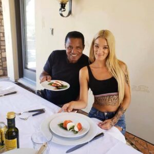 Jackie Jackson Instagram - 𝗝𝗼𝗶𝗻 𝗺𝗲 𝗶𝗻 𝘄𝗶𝘀𝗵𝗶𝗻𝗴 𝗟𝘆𝗮 𝗮 𝘃𝗲𝗿𝘆 𝗵𝗮𝗽𝗽𝘆 𝗯𝗶𝗿𝘁𝗵𝗱𝗮𝘆!🍋 𝗪𝗲 𝗹𝗼𝘃𝗲 𝘆𝗼𝘂 𝗮𝗻𝗱 𝗮𝗿𝗲 𝗯𝗹𝗲𝘀𝘀𝗲𝗱 𝘁𝗼 𝗵𝗮𝘃𝗲 𝘆𝗼𝘂 𝗶𝗻 𝗼𝘂𝗿 𝗹𝗶𝘃𝗲𝘀🙏

#GoldLemonade
#JackieJackson
#Lemonation
#HappyBirthday