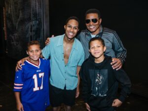 Jackie Jackson Instagram - 𝗜𝘁 𝘄𝗮𝘀 𝗮 𝗽𝗹𝗲𝗮𝘀𝘂𝗿𝗲 𝗺𝗲𝗲𝘁𝗶𝗻𝗴 𝘁𝗵𝗲 𝘁𝗮𝗹𝗲𝗻𝘁𝗲𝗱 @mjthemusical 𝗰𝗮𝘀𝘁 & 𝗰𝗿𝗲𝘄!🙏 𝗗𝗼𝗻’𝘁 𝘄𝗮𝗹𝗸, 𝗿𝘂𝗻 𝘁𝗼 𝗴𝗼 𝘀𝗲𝗲 𝘁𝗵𝗶𝘀 𝗽𝗿𝗼𝗱𝘂𝗰𝘁𝗶𝗼𝗻🎭 𝗨𝗻𝘁𝗶𝗹 𝗻𝗲𝘅𝘁 𝘁𝗶𝗺𝗲!🎬

📸 @andyhenderson 

#MJTheMusical
#Broadway
#MichaelJackson
#Jackson5
