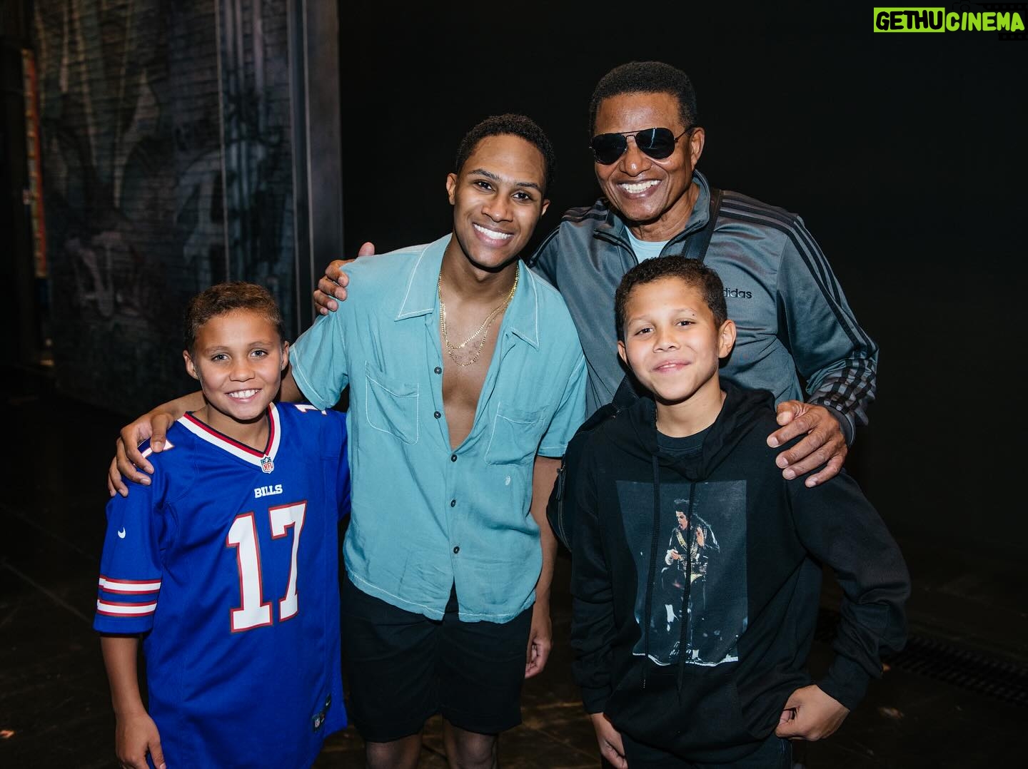 Jackie Jackson - 2.5K Likes - 𝗜𝘁 𝘄𝗮𝘀 𝗮 𝗽𝗹𝗲𝗮𝘀𝘂𝗿𝗲 𝗺𝗲𝗲𝘁𝗶𝗻𝗴 𝘁𝗵𝗲 𝘁𝗮𝗹𝗲𝗻𝘁𝗲𝗱 @mjthemusical 𝗰𝗮𝘀𝘁 & 𝗰𝗿𝗲𝘄!🙏 𝗗𝗼𝗻’𝘁 𝘄𝗮𝗹𝗸, 𝗿𝘂𝗻 𝘁𝗼 𝗴𝗼 𝘀𝗲𝗲 𝘁𝗵𝗶𝘀 𝗽𝗿𝗼𝗱𝘂𝗰𝘁𝗶𝗼𝗻🎭 𝗨𝗻𝘁𝗶𝗹 𝗻𝗲𝘅𝘁 𝘁𝗶𝗺𝗲!🎬
📸 @andyhenderson
#MJTheMusical
#Broadway
#MichaelJackson
#Jackson5