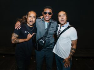 Jackie Jackson Instagram - 𝗜𝘁 𝘄𝗮𝘀 𝗮 𝗽𝗹𝗲𝗮𝘀𝘂𝗿𝗲 𝗺𝗲𝗲𝘁𝗶𝗻𝗴 𝘁𝗵𝗲 𝘁𝗮𝗹𝗲𝗻𝘁𝗲𝗱 @mjthemusical 𝗰𝗮𝘀𝘁 & 𝗰𝗿𝗲𝘄!🙏 𝗗𝗼𝗻’𝘁 𝘄𝗮𝗹𝗸, 𝗿𝘂𝗻 𝘁𝗼 𝗴𝗼 𝘀𝗲𝗲 𝘁𝗵𝗶𝘀 𝗽𝗿𝗼𝗱𝘂𝗰𝘁𝗶𝗼𝗻🎭 𝗨𝗻𝘁𝗶𝗹 𝗻𝗲𝘅𝘁 𝘁𝗶𝗺𝗲!🎬

📸 @andyhenderson 

#MJTheMusical
#Broadway
#MichaelJackson
#Jackson5