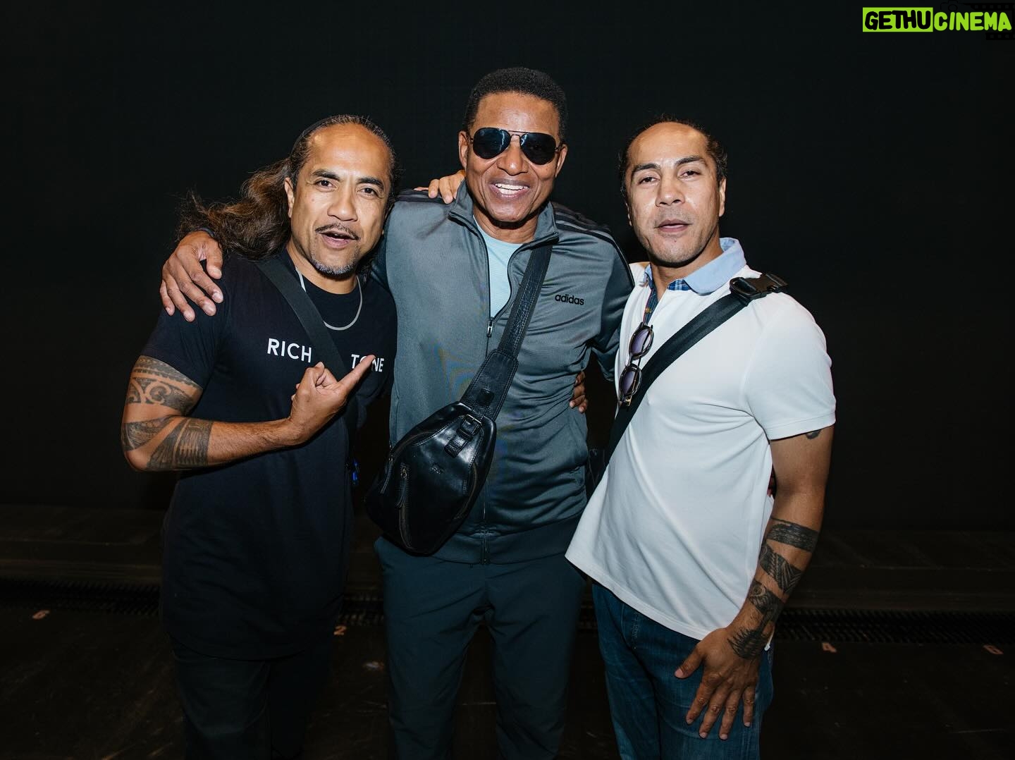 Jackie Jackson - 2.5K Likes - 𝗜𝘁 𝘄𝗮𝘀 𝗮 𝗽𝗹𝗲𝗮𝘀𝘂𝗿𝗲 𝗺𝗲𝗲𝘁𝗶𝗻𝗴 𝘁𝗵𝗲 𝘁𝗮𝗹𝗲𝗻𝘁𝗲𝗱 @mjthemusical 𝗰𝗮𝘀𝘁 & 𝗰𝗿𝗲𝘄!🙏 𝗗𝗼𝗻’𝘁 𝘄𝗮𝗹𝗸, 𝗿𝘂𝗻 𝘁𝗼 𝗴𝗼 𝘀𝗲𝗲 𝘁𝗵𝗶𝘀 𝗽𝗿𝗼𝗱𝘂𝗰𝘁𝗶𝗼𝗻🎭 𝗨𝗻𝘁𝗶𝗹 𝗻𝗲𝘅𝘁 𝘁𝗶𝗺𝗲!🎬
📸 @andyhenderson
#MJTheMusical
#Broadway
#MichaelJackson
#Jackson5