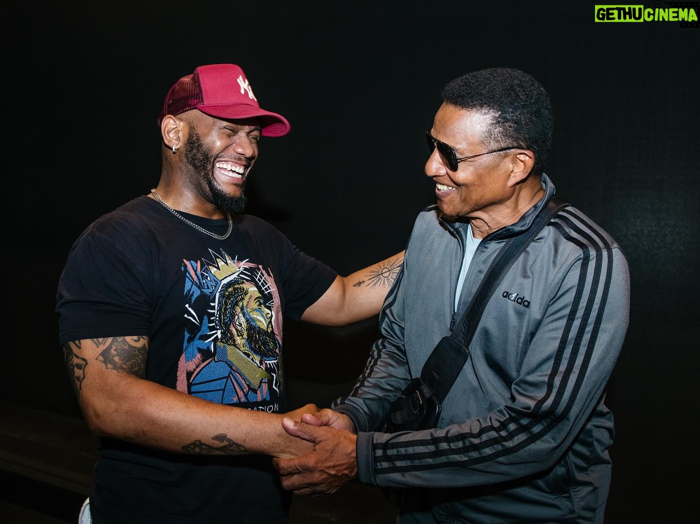 Jackie Jackson - 2.5K Likes - 𝗜𝘁 𝘄𝗮𝘀 𝗮 𝗽𝗹𝗲𝗮𝘀𝘂𝗿𝗲 𝗺𝗲𝗲𝘁𝗶𝗻𝗴 𝘁𝗵𝗲 𝘁𝗮𝗹𝗲𝗻𝘁𝗲𝗱 @mjthemusical 𝗰𝗮𝘀𝘁 & 𝗰𝗿𝗲𝘄!🙏 𝗗𝗼𝗻’𝘁 𝘄𝗮𝗹𝗸, 𝗿𝘂𝗻 𝘁𝗼 𝗴𝗼 𝘀𝗲𝗲 𝘁𝗵𝗶𝘀 𝗽𝗿𝗼𝗱𝘂𝗰𝘁𝗶𝗼𝗻🎭 𝗨𝗻𝘁𝗶𝗹 𝗻𝗲𝘅𝘁 𝘁𝗶𝗺𝗲!🎬
📸 @andyhenderson
#MJTheMusical
#Broadway
#MichaelJackson
#Jackson5