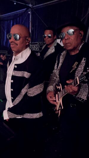 Jackie Jackson Instagram - 𝗧𝗵𝗮𝗻𝗸 𝘆𝗼𝘂 𝘁𝗼 𝗼𝘂𝗿 𝗳𝗮𝗻𝘀 𝗶𝗻 𝗚𝘂𝗮𝗱𝗮𝗹𝗮𝗷𝗮𝗿𝗮 𝗳𝗼𝗿 𝗮𝗻 𝗲𝗽𝗶𝗰 𝗻𝗶𝗴𝗵𝘁 𝗹𝗮𝘀𝘁 𝗻𝗶𝗴𝗵𝘁!⚡️ 𝗧𝗵𝗲𝗿𝗲’𝘀 𝗼𝗻𝗹𝘆 𝟭 𝘀𝗵𝗼𝘄 𝗹𝗲𝗳𝘁 𝗶𝗻 𝟮𝟬𝟮𝟯, 𝗹𝗲𝘁’𝘀 𝗺𝗮𝗸𝗲 𝗶𝘁 𝗰𝗼𝘂𝗻𝘁🎆

#RemindGNP
#Jacksons
#Jackson5
#JackieJackson