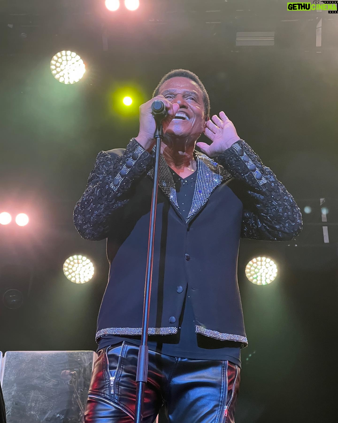 Jackie Jackson - 2.8K Likes - 𝗔𝗹𝗹 𝘀𝗺𝗶𝗹𝗲𝘀 𝗮𝘁 𝗹𝗮𝘀𝘁 𝗻𝗶𝗴𝗵𝘁’𝘀 @favcolmar 𝘀𝗵𝗼𝘄!🎶 𝗡𝗲𝘅𝘁 𝘀𝘁𝗼𝗽, @bahiasound_🇪🇸
#JackieJackson
#Jackson5
#Jacksons
#J5