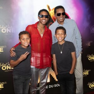 Jackie Jackson Instagram - 𝗪𝗵𝗮𝘁 𝗮 𝗻𝗶𝗴𝗵𝘁‼️ 𝗪𝗲’𝗿𝗲 𝘀𝘁𝗶𝗹𝗹 𝗯𝘂𝘇𝘇𝗶𝗻𝗴 𝗳𝗿𝗼𝗺 𝘁𝗵𝗲 @mjonelv 𝗕𝗹𝘂𝗲 𝗦𝗮𝗽𝗽𝗵𝗶𝗿𝗲 𝗕𝗶𝗿𝘁𝗵𝗱𝗮𝘆 𝗖𝗲𝗹𝗲𝗯𝗿𝗮𝘁𝗶𝗼𝗻 🎉 𝗛𝗼𝘄 𝗱𝗶𝗱 𝘆𝗼𝘂 𝗰𝗲𝗹𝗲𝗯𝗿𝗮𝘁𝗲 @michaeljackson‘𝘀 𝗹𝗲𝗴𝗮𝗰𝘆?⬇️

📸 @asteverson 

#MichaelJackson
#MJForever
#MJOne
#Jackson5