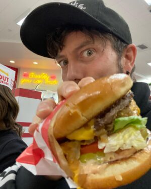 Jackson Rathbone Instagram - Wifey @sixandboe bday surprised me with a trip to the great Burger Lands of @innout