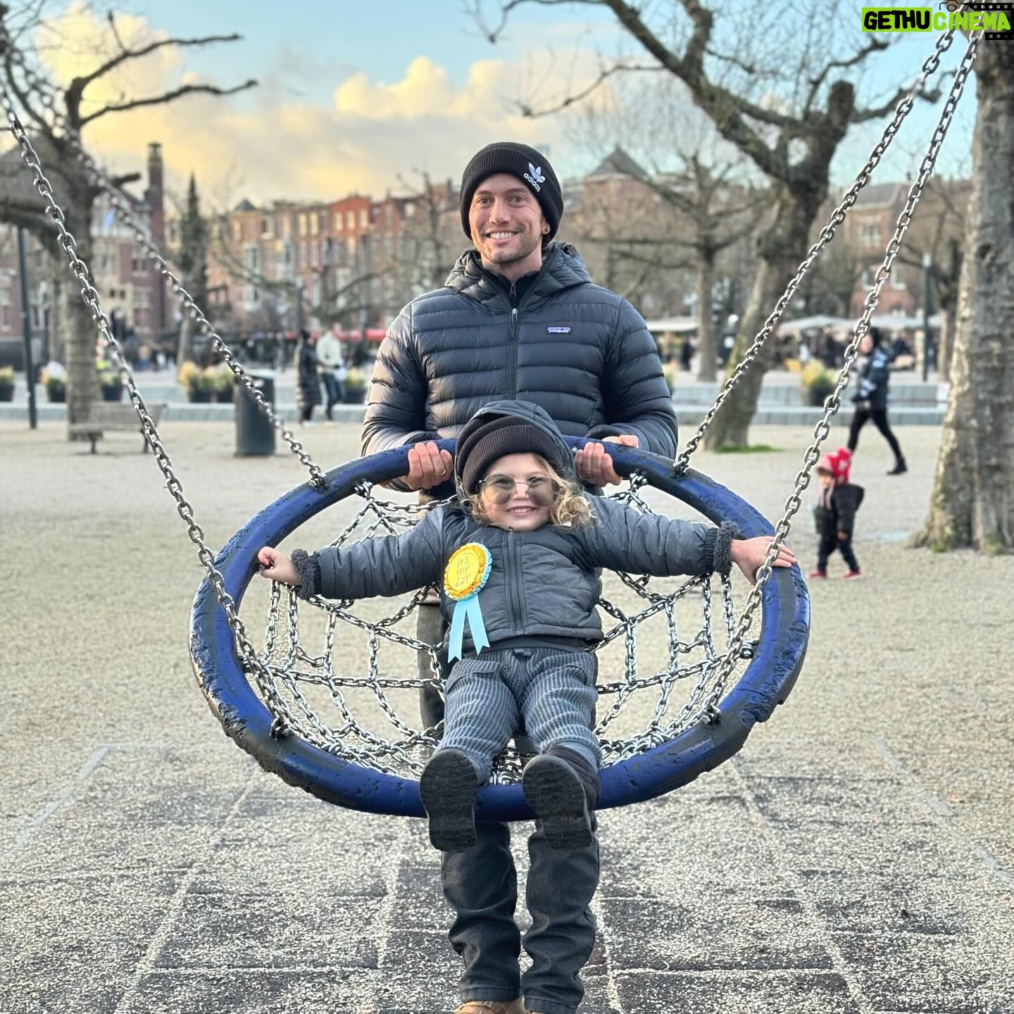 Jackson Rathbone - 37.1K Likes - This lil buddy turned FOUR !!! NYE Bday in Amsterdam !!!
What an amazing time .. 🥰♥️🔥🍔
