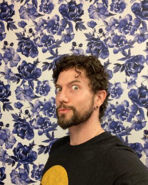 Jackson Rathbone Instagram - Bathroom remodel 95% finished! 
Gotta polish up a few things this weekend before the big reveal, but loving this wallpaper that @sixandboe found AND installed herself! (Plus, I did the plumbing all by myself with NO LEAKS.)
