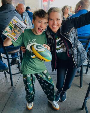 Jackson Robert Scott Instagram - Sat night… Almost here… GO PACK GO!!!! 🏈🟡🟢🙌🧀 #greenbay #greenbaypackers #titletown #cheesehead