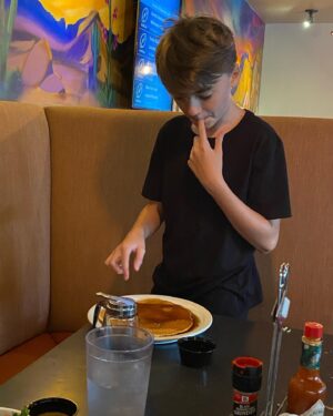 Jackson Robert Scott Instagram - I eat pancakes with my syrup😋😄🥞