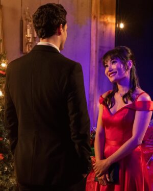 Jacky Lai Instagram - Julia & Parker face off TONIGHT on @lifetimetv at 8/7c 

Who will you vote for? 

#CandyCaneCandidate