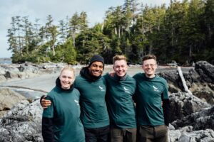 Jacob Beautemps Instagram - Ich war auf Expedition mit @wildernessinternational und @tomatolix @tricksmitrick @theresakirchnerr zusammen haben wir die #wildnis von Kanada besucht, um unteranderem Wölfe und Wale zu suchen und mehr über diese Tiere zu lernen. Ich habe mich dazu entschieden Wilderness nun als Botschafter ehrenamtlich zu unterstützen. Für jeden Euro schützt Wilderness ein qm Natur für immer. Ich habe den Anfang gemacht und die ersten 1000qm geschützt. Ich freue mich, wenn ihr mitmacht. In der Bio ist die Link zur Spendenseite 🌱 #natur #tiere