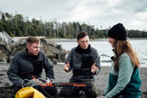 Jacob Beautemps Instagram - Ich war auf Expedition mit @wildernessinternational und @tomatolix @tricksmitrick @theresakirchnerr zusammen haben wir die #wildnis von Kanada besucht, um unteranderem Wölfe und Wale zu suchen und mehr über diese Tiere zu lernen. Ich habe mich dazu entschieden Wilderness nun als Botschafter ehrenamtlich zu unterstützen. Für jeden Euro schützt Wilderness ein qm Natur für immer. Ich habe den Anfang gemacht und die ersten 1000qm geschützt. Ich freue mich, wenn ihr mitmacht. In der Bio ist die Link zur Spendenseite 🌱 #natur #tiere