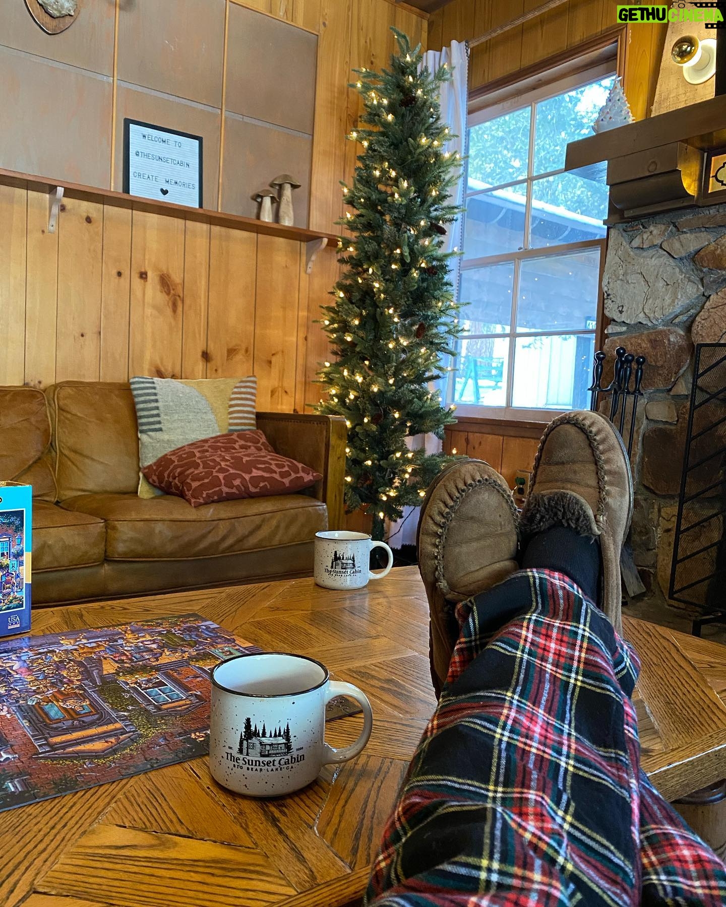 Jacob Vargas - 1.8K Likes - Jan 4th but still hanging on to the Holiday vibes. #thesunsetcabin