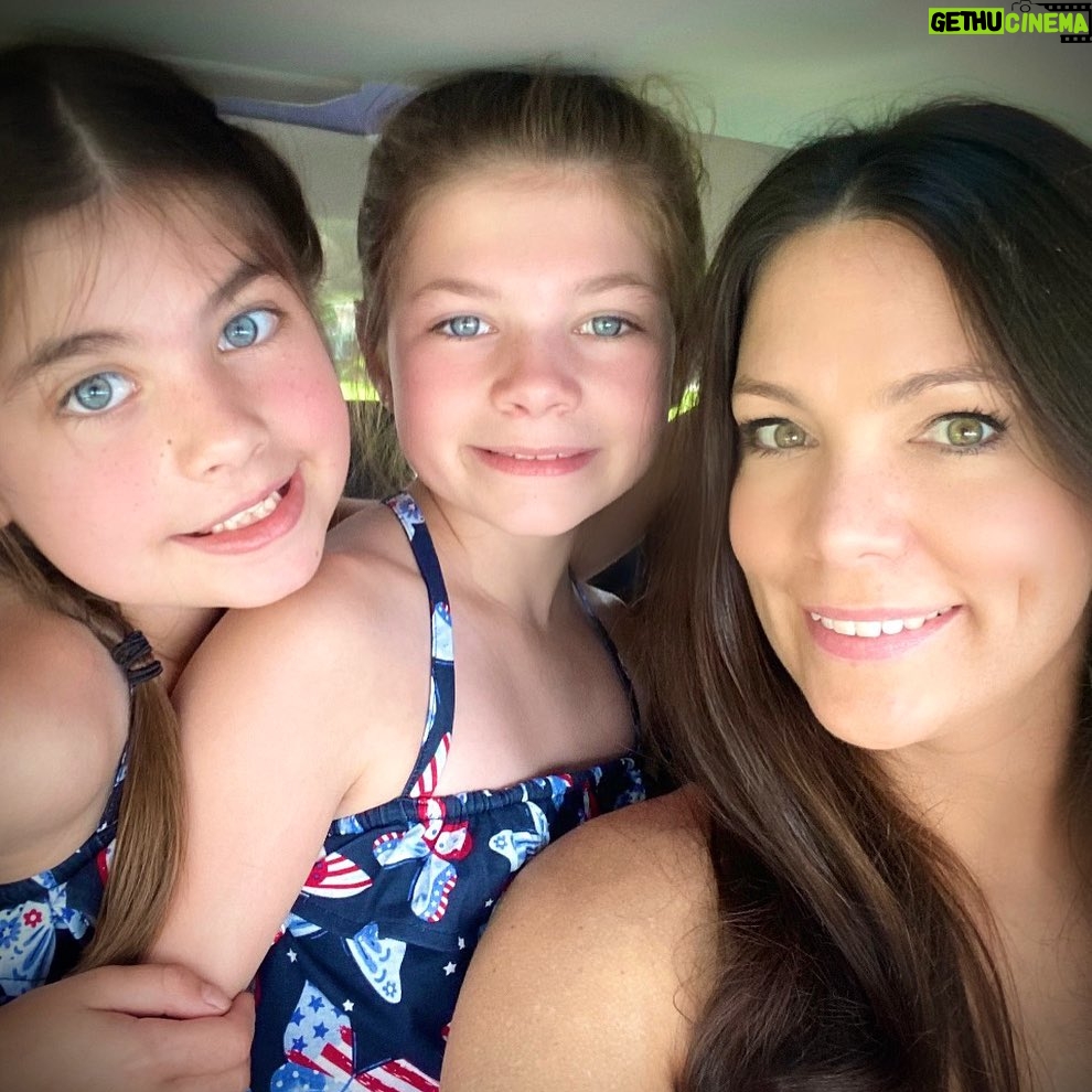 Jacob Young - 1.2K Likes - Missin’ these 3 ladies of my life. It’s been over 3 incredibly successful weeks changing lives. Can’t wait to see you tomorrow! @christenyoung4