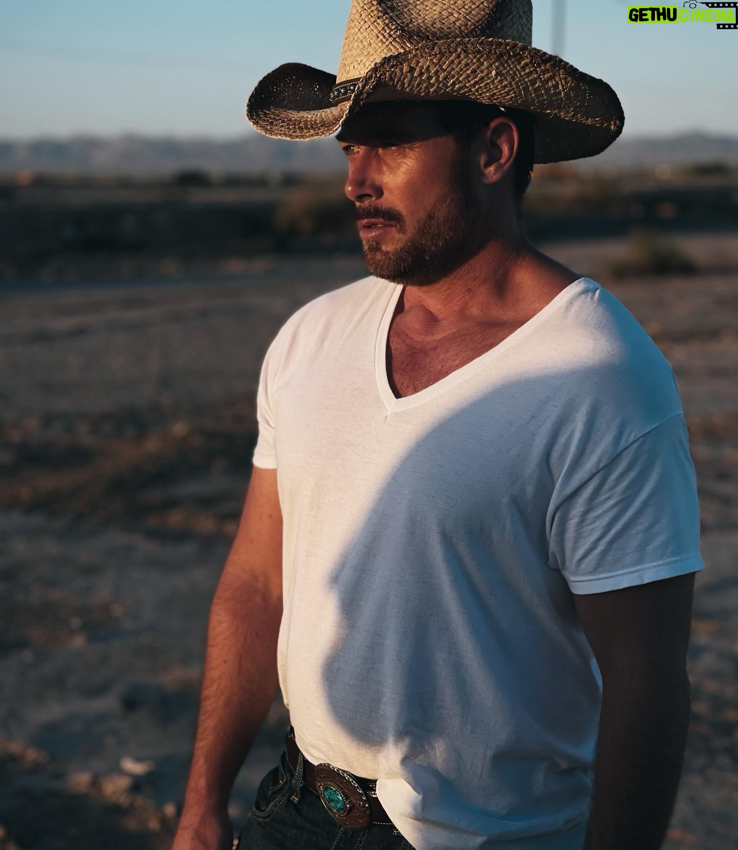 Jacob Young - 346 Likes - @bloodbeforebitcoin 📸 @chuckfrance