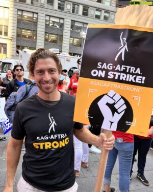 Jacopo Rampini Instagram - Proud to be a member of @sagaftra during this historic strike
#sagaftrastrong #sagaftra #NYC