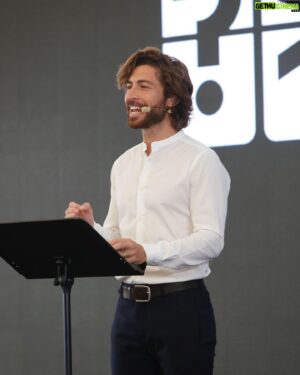 Jacopo Rampini Instagram - Thank you @festivalcomunicazione for inviting me to speak at this year’s edition alongside @lucianinalittizzetto @lucabizza @stefanomassini.official @cazzulloaldo @federico.rampini @giada_messetti  @beppesevergnini @paolocrepet and many more. 
(📸 @bertocchiisabela )

#festivalcom
#festivalcomunicazione
#lucianalittizzetto #federicorampini #beppesevergnini #paolocrepet #letteratura #liguria