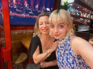 Jacqueline Brennan Instagram - Thanks London, Birmingham, Stratford and Paris. 💕💕💕 Home time. @baileyybliss @screenstarevent #overorderersanonymous #eiffeltower #cabaret #canalstmartin