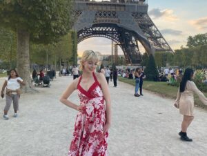 Jacqueline Brennan Instagram - Thanks London, Birmingham, Stratford and Paris. 💕💕💕 Home time. @baileyybliss @screenstarevent #overorderersanonymous #eiffeltower #cabaret #canalstmartin