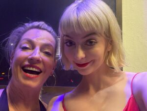 Jacqueline Brennan Instagram - Thanks London, Birmingham, Stratford and Paris. 💕💕💕 Home time. @baileyybliss @screenstarevent #overorderersanonymous #eiffeltower #cabaret #canalstmartin
