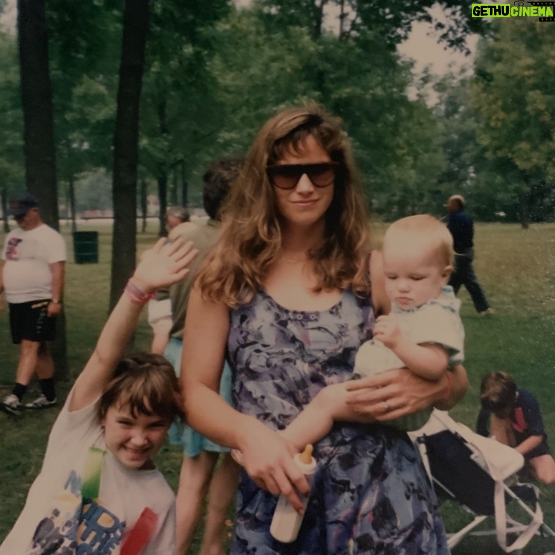 Jacqueline Byers - 505 Likes - Mi mamma, shmelly and I. 😎