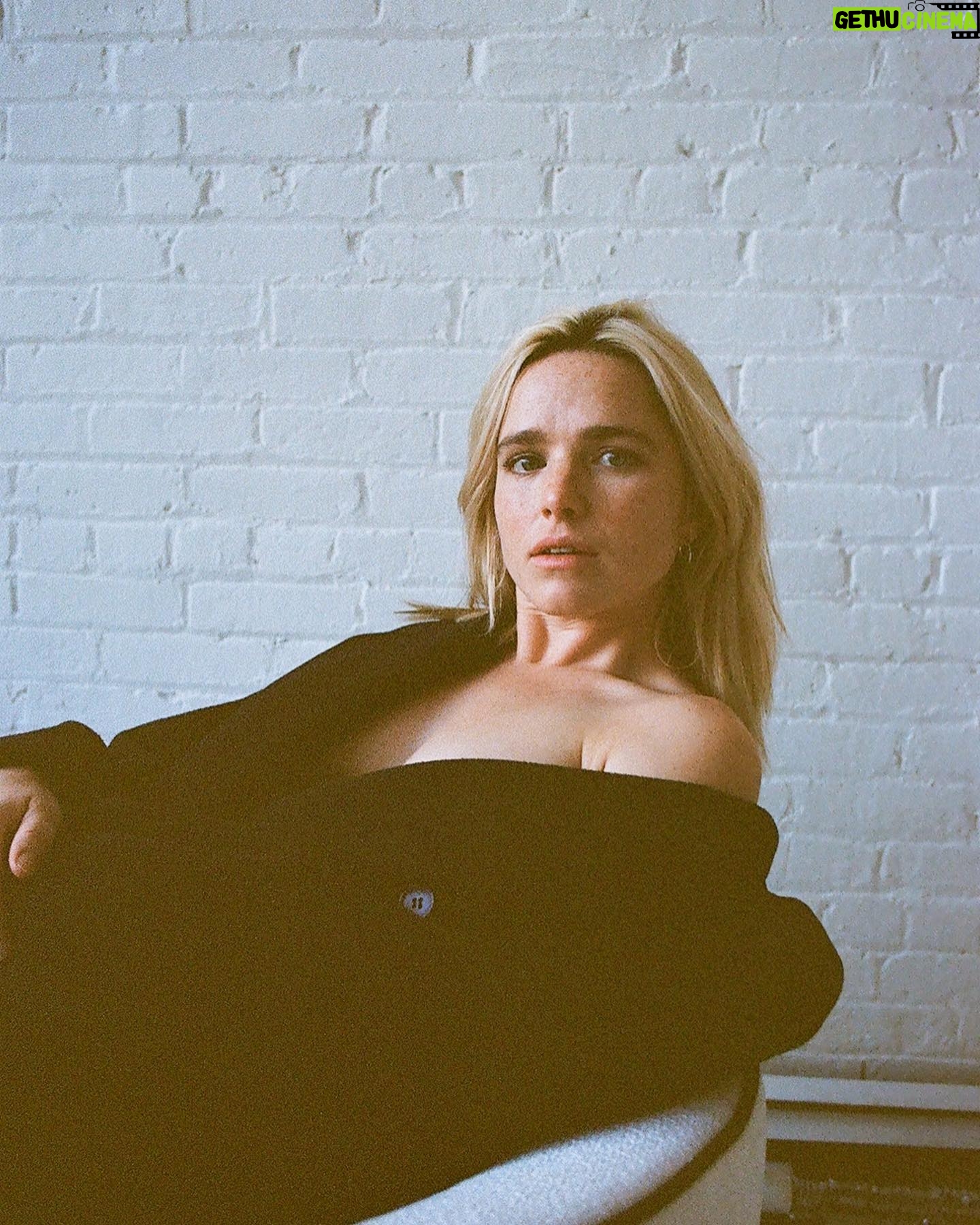 Jacqueline Byers - 2.8K Likes - Old Roll. 📸: @corbinchase