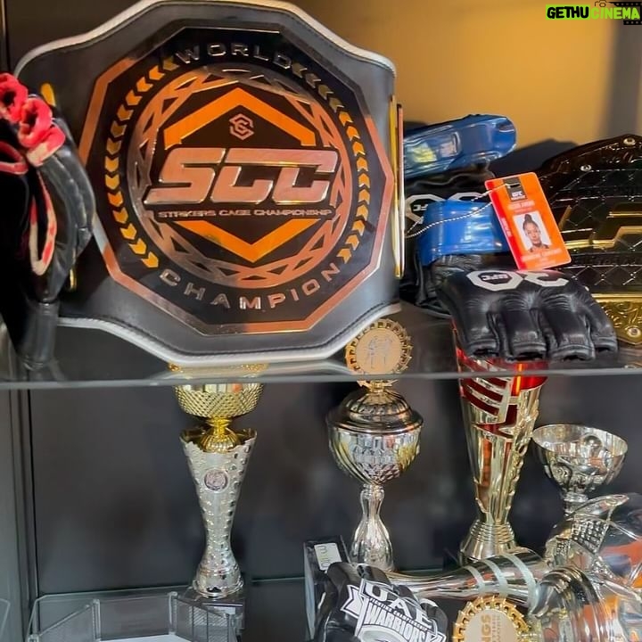 Jacqueline Cavalcanti - 3 Likes - Tudo Tem um começo…
Em 2012 comecei a competir. Tenho tantos momentos inesquecíveis, alguns altos e baixos. Mas nada que me tirasse esta vontade de viver e respirar esse desporto.
Sou grata a todos estes momentos, porque eles me tornaram a pessoa que sou hoje.
Nestas fotos e vídeos, conseguimos ver algumas premiações e cinturões. Eles falam sobre mim, sobre quem foi e quem é a Jacqueline. Eles não foram só uma conquista MINHA, mas sim de todas as pessoas, em especial a todos os treinadores que tive o prazer de trabalhar ao longo destes 14 anos.
Como digo, A GUERRA CONTINUARÁ😈
.
.
.
.
.
.
.
.
.
.
.
.
.
.
.
.
#sparringwars #boxingsparring #sparringsession #sparringpartner #sparringboxing #mmasparring #workout #workouts #champions #sparringday #ufc #mmalifestyle #viralvideos #kickboxing #martialartstraining #wrestling #kungfu #taekwondo #combatsports #fighting #martialarts #mmaworld #mma #muaythaisparring @sparringhighlights @damadeferromma @elsparring #sparring #mmafighter #ufcfighter #sparrwars #mmaworld #mmatraining