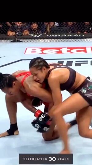 Jacqueline Cavalcanti Instagram - ACREDITA!

Estamos a chegar ao fim de mais um ano. Já estou me preparando para as próximas lutas☝️

 @ufc estarei pronta quando me ligarem novamente!🫡
.
.

Créditos @ufcfightpass #ufcfightnight
.
.
#fight #ufc #mma #boxing #dream #live #life #videos ##portugal #lasvegas