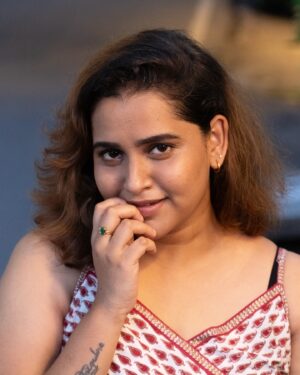 Jacqueline Fernandas Instagram - See the world through my eyes 👀 
Pc @yuvaraj.selvanambi 

#eyes #love #pondy #happiness #fun