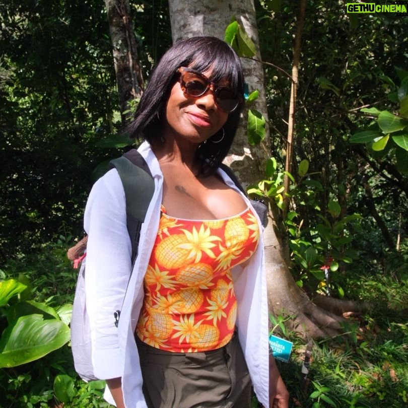 Jacqueline Moore - 2K Likes - In Hawaii