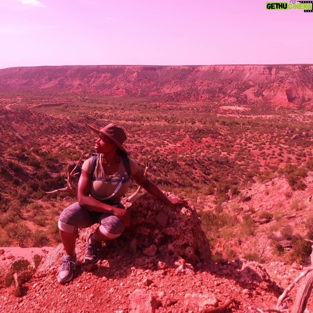Jacqueline Moore - 744 Likes - Enjoying my hike.