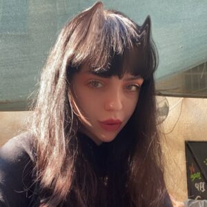 Jade Sakori Instagram - ככה זה כשצומחות לך קרניים 🔱