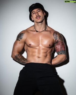 Jae Fusz Instagram - 🎵 🎉 THIS WEEK

WEDNESDAY
@thefuturexofficial show at @theroxy 

THURSDAY
@mickysweho for @heatpartyla 

FRIDAY
@stacheweho 

SATURDAY 
@buddyyyboii MV release @roccosweho 

SUNDAY
@revolverweho 

See u on da floor 🥳