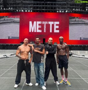 Jae Fusz Instagram - Being back on stage always feels like home ♥️

@mettenarrative you are a SUPERSTAR! 

@migzmigzmigz u smashed this show 🐐 👟 

Loved rocking it with @zachmolton @antoniospinelli.it @prnzwuzhere