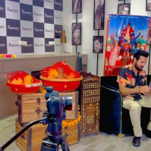 Jagdeep Sidhu Instagram - Hosted an interview for “ gaddi jandi ae chhalanga maardi “ .. Beautiful experience 🙂🙂 . Good luck team 🍀 @ammyvirk @binnudhillons @jasminbajwa22 @itsmahisharma @jaswinderbhalla @manmordsidhu @whitehillmusic . #28september #cinemanearyou