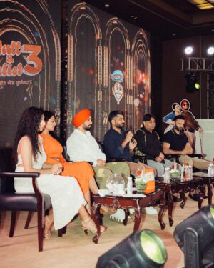 Jagdeep Sidhu Instagram - Living my dream ♥️🧿 . Kade eh sufna c mere ander , aaj main ess sufne de ander aa .. ede to wadi koi niyamat ni 🤲🫶 . Baba sab de sufne pure kare 😇🙏 .